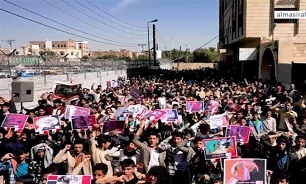 تجمع اعتراض آمیز دانش آموزان یمنی مقابل دفتر سازمان ملل در صنعا