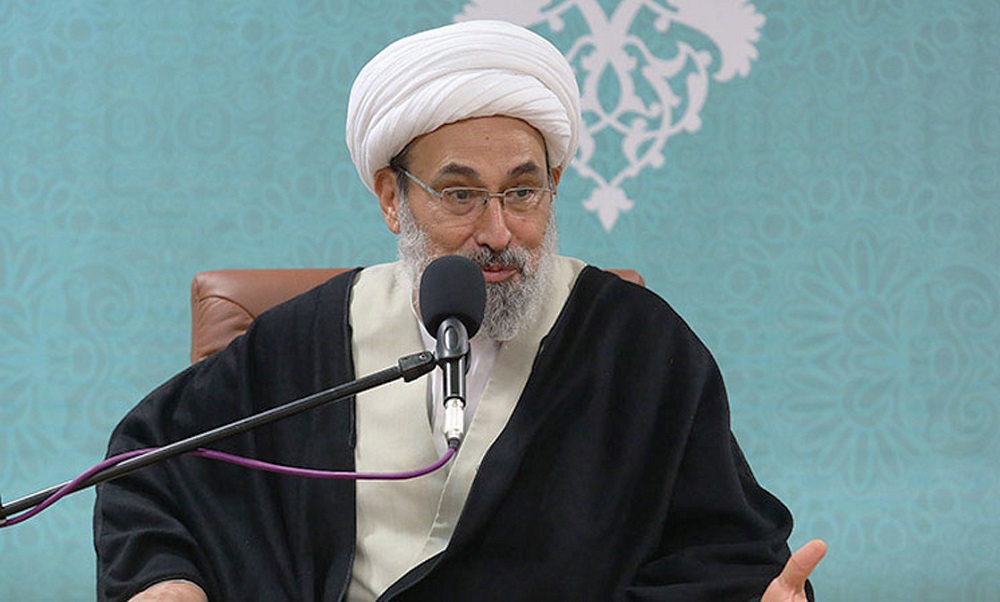 دشمن ۲۰۰ هزار مقاله و کتاب علیه امام خمینی (ره) نوشت/ تبلیغ ارزانی دوران پهلوی فریبکارانه است