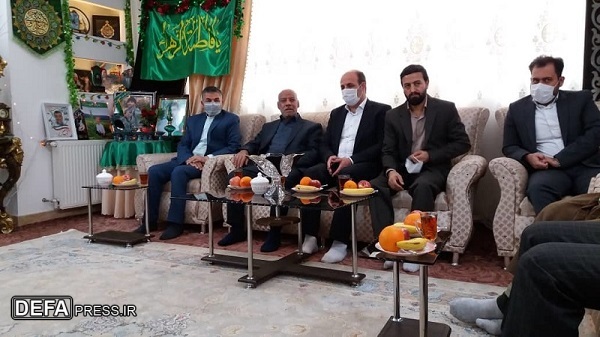 دیدار مدیرکل آموزش و پرورش قم با خانواده‌های شهیدان «کربلایی پور» و «عسگری جمکرانی» +تصاویر