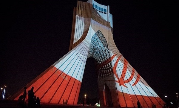 اجرای سرود ۳۱۳ نفره در میدان آزادی و برج میلاد همزمان با روز جمهوری اسلامی