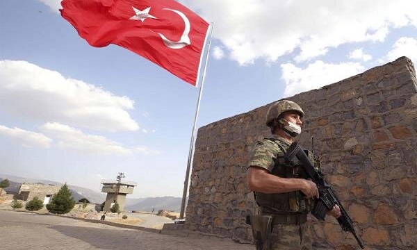 پایگاه نظامی ترکیه در شمال عراق هدف حمله راکتی قرار گرفت