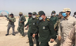 فرمانده نیروی دریایی سپاه از یادمان شهدای والفجر ۸ بازدید کرد