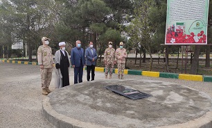 ادای احترام مدیر کل حفظ آثار دفاع مقدس اردبیل به شهید گمنام پادگان شهید مدنی
