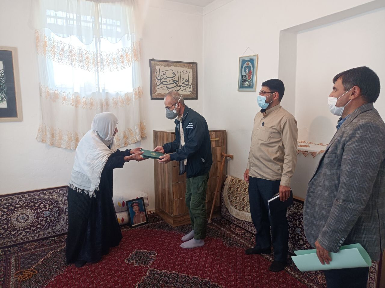 دیدار با خانواده شهدا باید یک فرهنگ برای مسئولان نهادینه شود