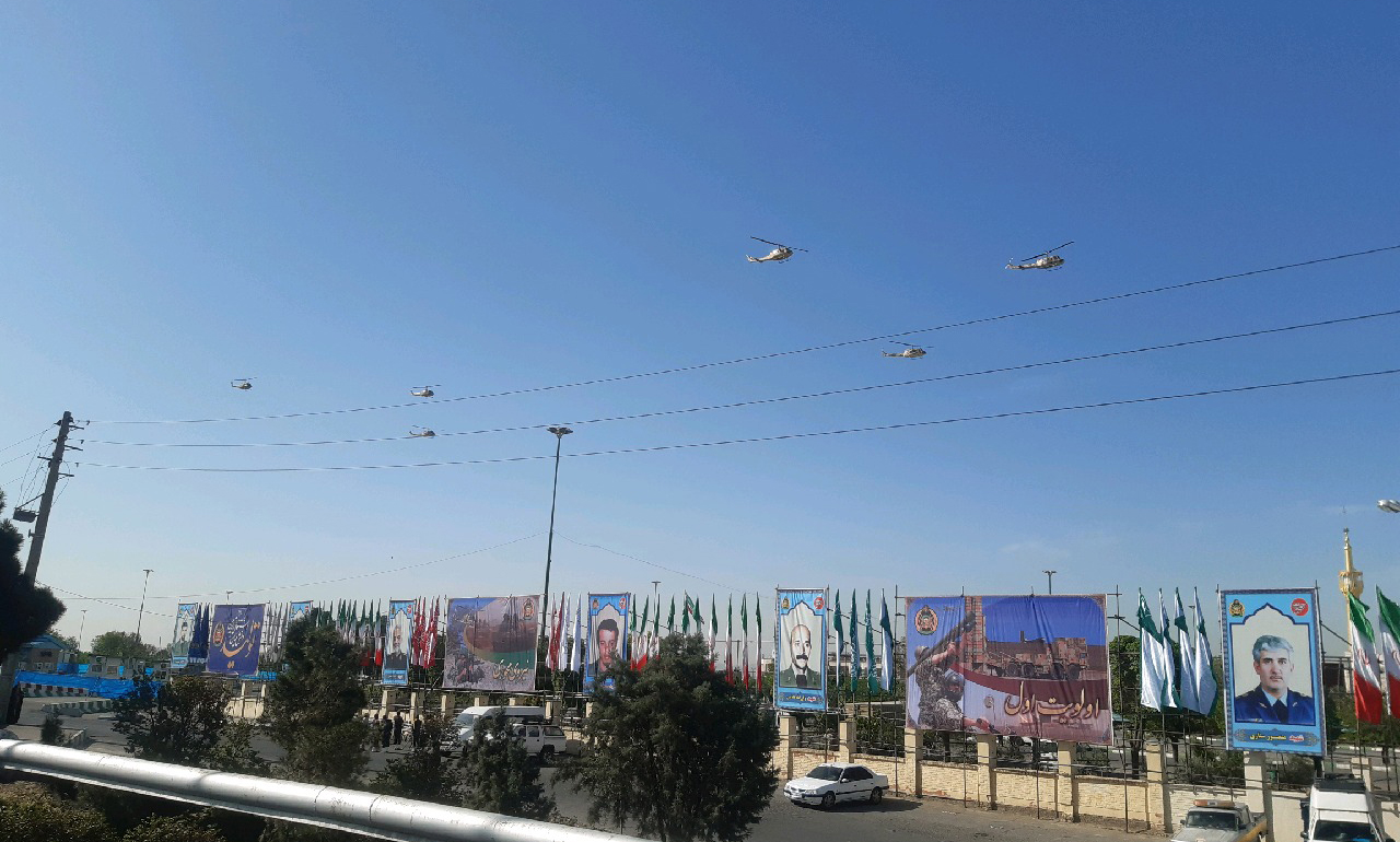 رژه گسترده بالگردی یگان هواپیمایی نزاجا در روز ارتش