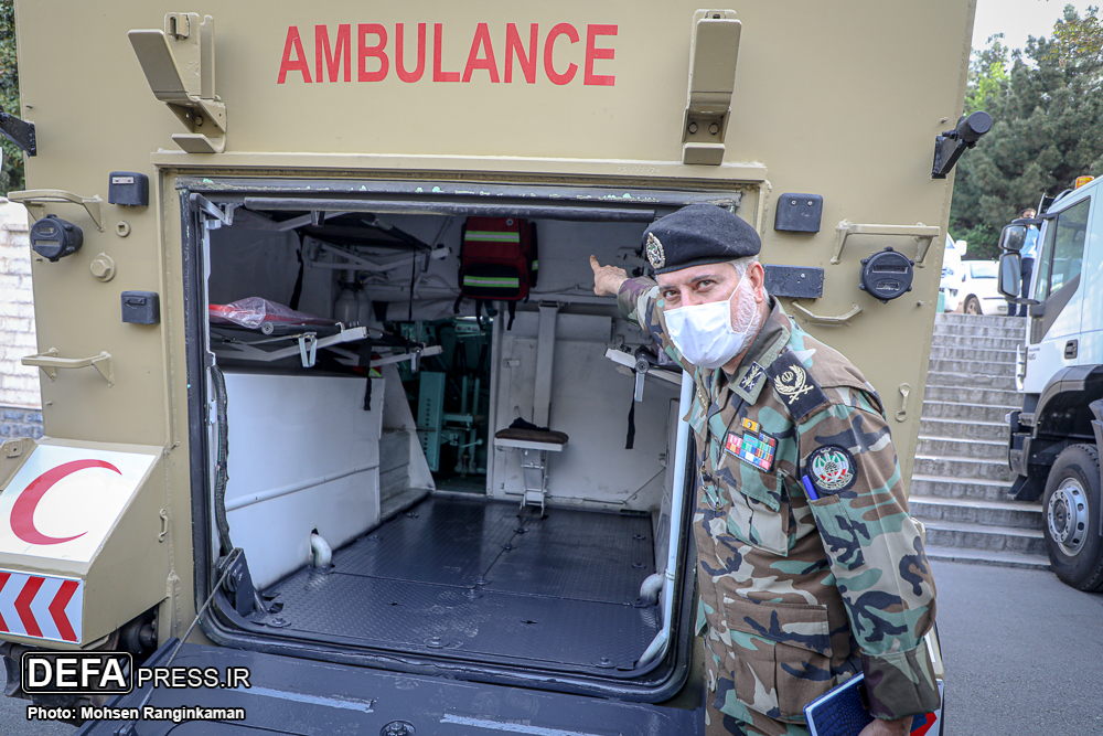 رونمایی از آمبولانس زرهی و خودروهای فوق سنگین نیروی زمینی ارتش