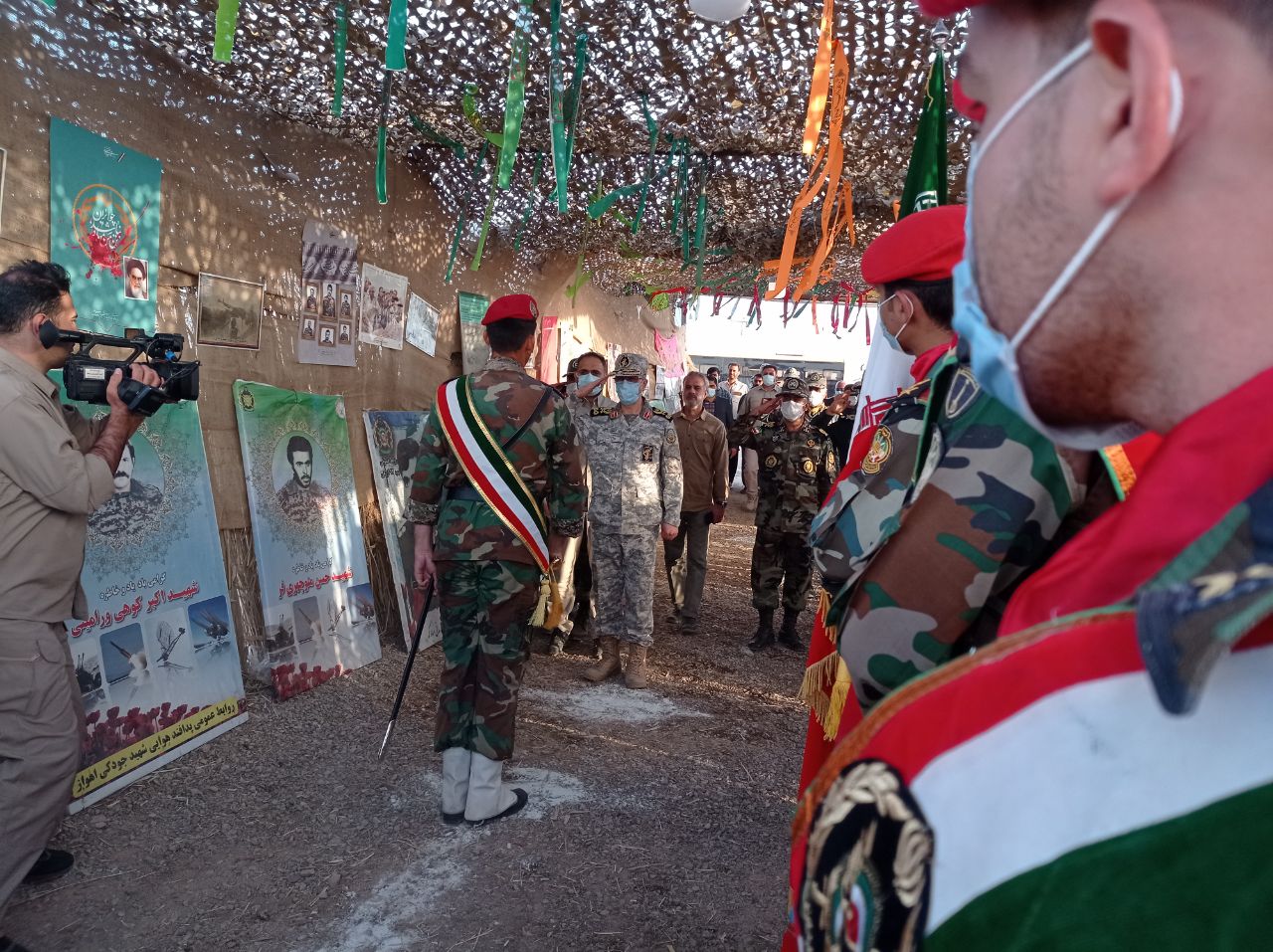 بازدید سرلشکر باقری از نمایشگاه فرهنگی، رزمی شهدای ارتش در آب تیمور اهواز