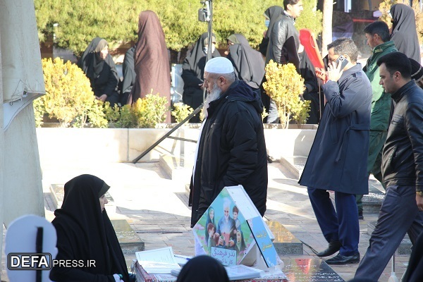 رزمندگان تیپ فاطمیون به مقام شامخ شهید سلیمانی ادای احترام کردند + تصاویر