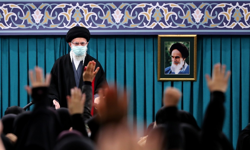 امام خامنه‌ای: به‌کارگیری زنان کارآمد در رده‌های گوناگون کشور مهم است