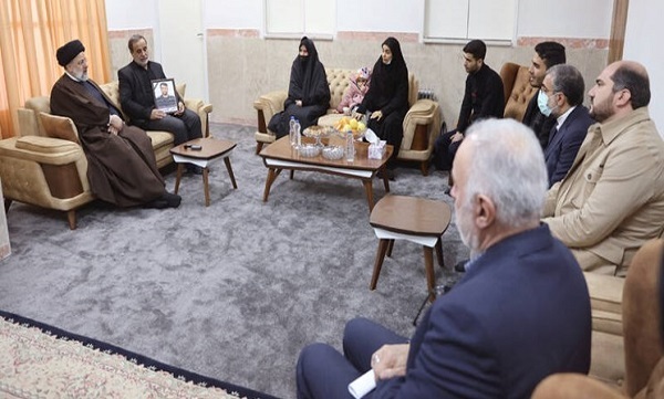 دیدار رئیس جمهور با خانواده شهید مدافع امنیت «امیر کمندی»