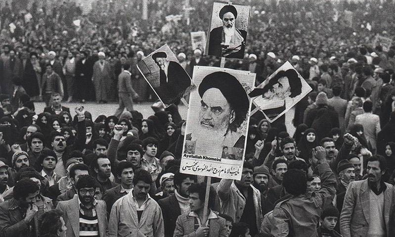 قیام مردم قم طلیعه پیروزی انقلاب اسلامی