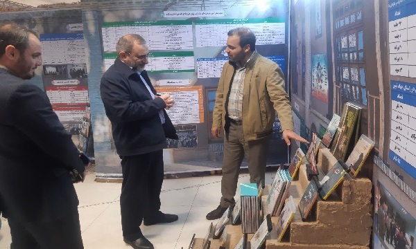 بازدید استاندار مرکزی از نمایشگاه کوی جهاد و مقاومت