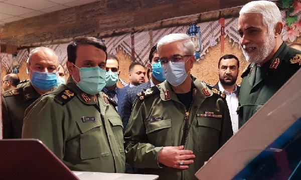 بازدید سرلشکر باقری از غرفه خوزستان در نمایشگاه کوی جهاد و مقاومت