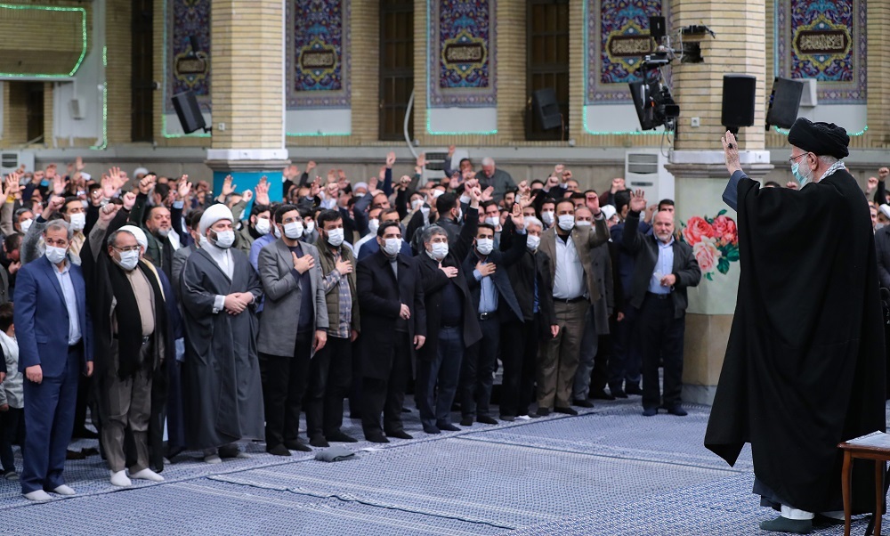 جمعی از مداحان و شاعران اهل‌ بیت‌ علیهم‌ السلام با امام خامنه‌ای دیدار کردند