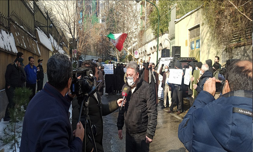 تجمع طلبکاران شاه مقابل سفارت سوئیس در ایران برگزار شد