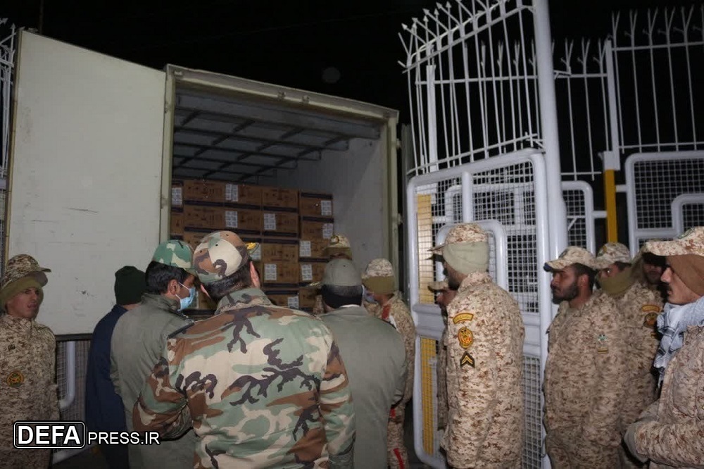 توزیع ۵ هزار قرص نان و ۴ هزار بخاری برقی در بین اهالی «تربت جام» توسط ارتش