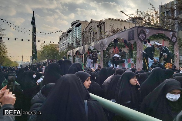 مراسم تشییع پیکر ۲۰۰ شهید گمنام دفاع مقدس در تهران آغاز شد+ فیلم و تصاویر