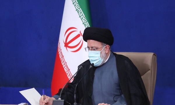 حجت‌الاسلام  رئیسی «سند تحول شورای عالی انقلاب فرهنگی» را برای اجرا ابلاغ کرد