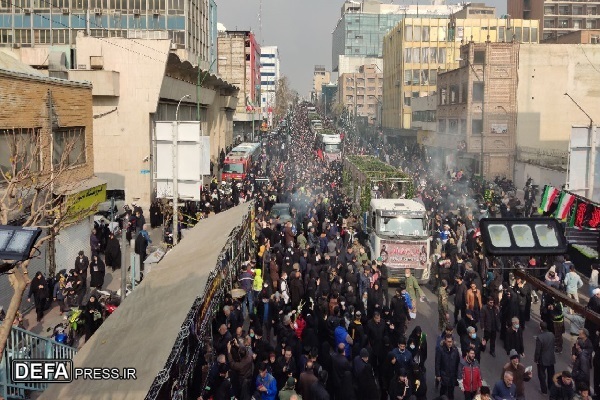 مراسم تشییع پیکرهای مطهر شهدای گمنام دفاع مقدس در تهران و سراسر کشور/ لاله‌های فاطمی بر روی دستان ملت شهید‌پرور ایران+ فیلم و تصاویر