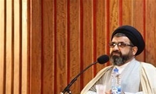 نظام مقدس جمهوری اسلامی در قلوب مردم جای گرفته است