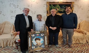 دیدار مدیران‌کل حفظ آثار دفاع مقدس و بنیاد شهید استان اردبیل با خانواده شهید «واحدی»