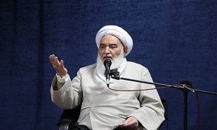 اعتماد به استکبار و آمریکا خطای بزرگ است
