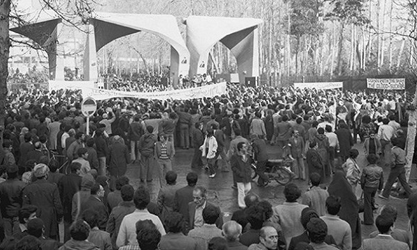 ۴۴ سال افتخار/ مبارزات انقلابی جنبش دانشجویی دانشگاه تهران