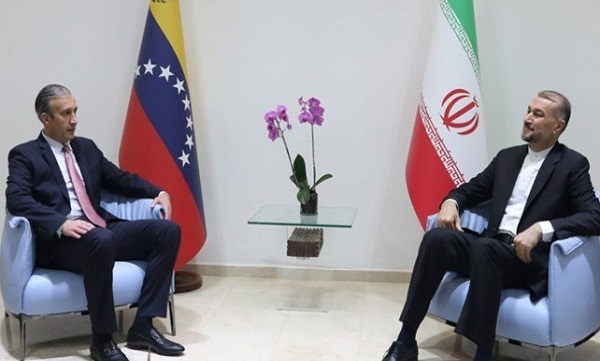 ابراز تمایل وزیر نفت ونزوئلا نسبت به همکاری‌های نفتی نزدیک‌تر با ایران