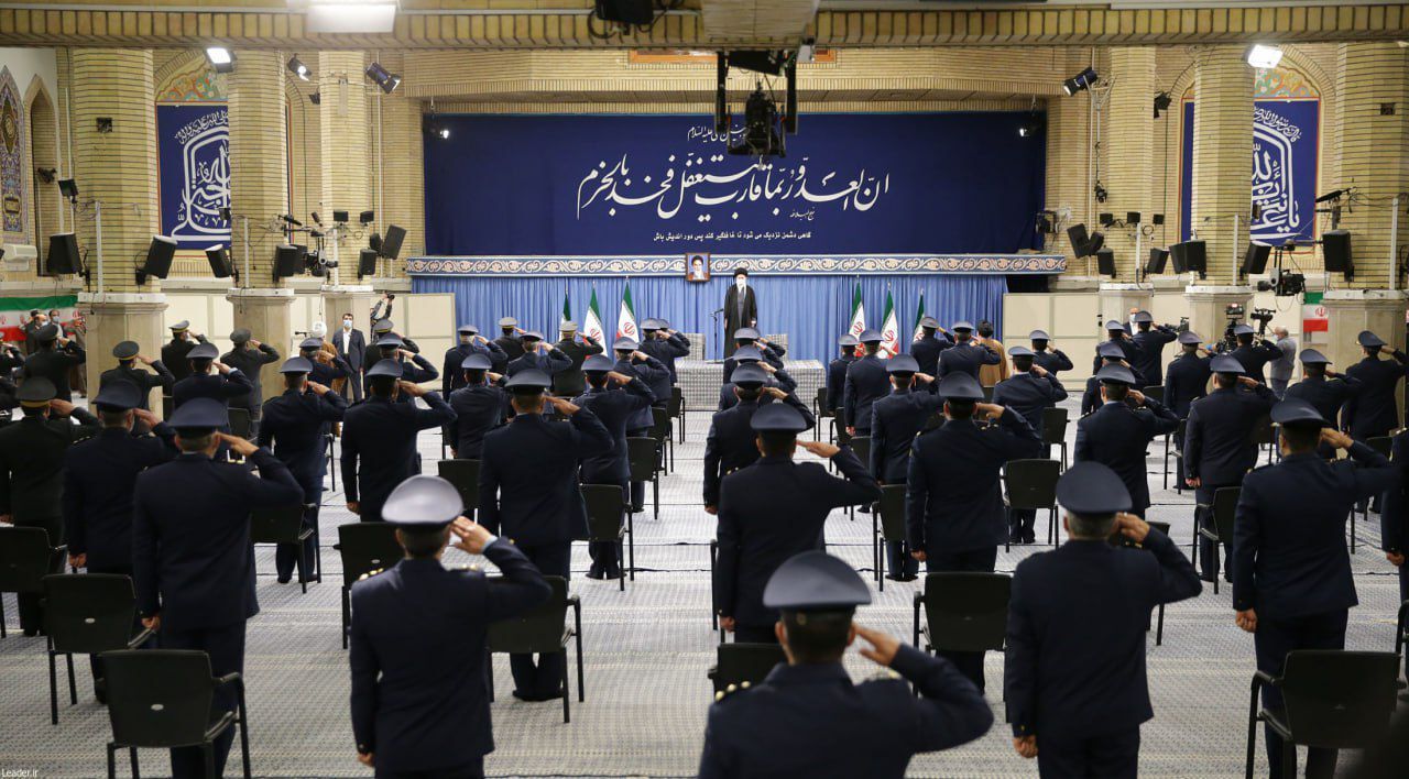 فیلم/ دیدار جمعی از فرماندهان ارتش با رهبر معظم انقلاب اسلامی