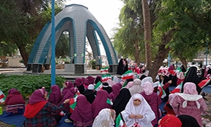 اجرای ویژه برنامه‌های  ایام الله فجر دانش آموزان اهوازی در جوار یادمان شهدای گمنام