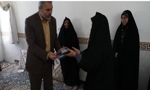 دیدار مدیر کل آموزش و پرورش استان کرمان با خانواده شهید «حسین مومن پور»