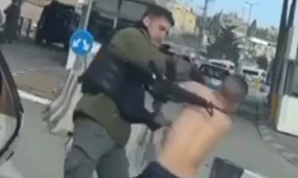 برخورد وحشیانه نظامیان رژیم صهیونیستی با یک نوجوان فلسطینی