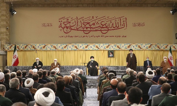 جمعی از مسئولان نظام و سفرای کشورهای اسلامی با امام خامنه‌ای دیدار کردند