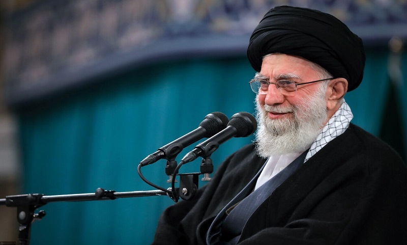 امام خامنه‌ای: مدارس، دانشگاه‌ها و صداوسیما مخاطبان اصلی «اقیموا الصلوة» هستند