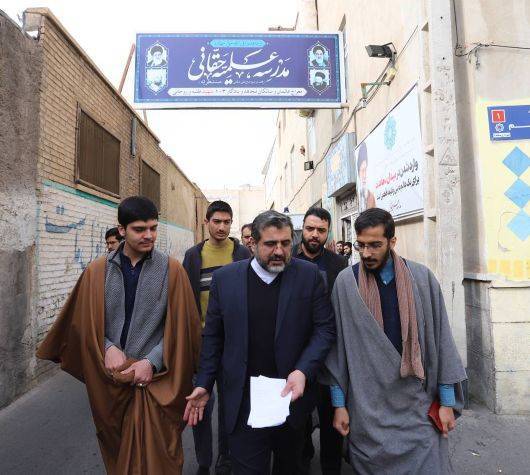 بازدید وزیر فرهنگ و ارشاد اسلامی از مدرسه علمیه حقانی قم