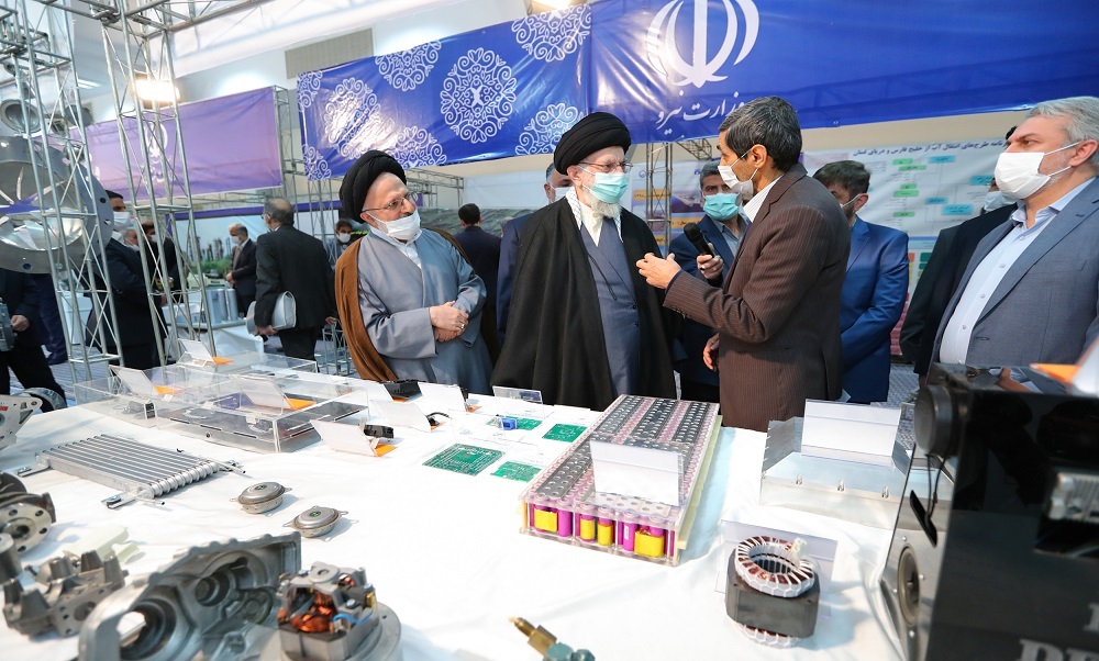 امام خامنه‌ای از نمایشگاه توانمندی‌های صنعتی بازدید کردند