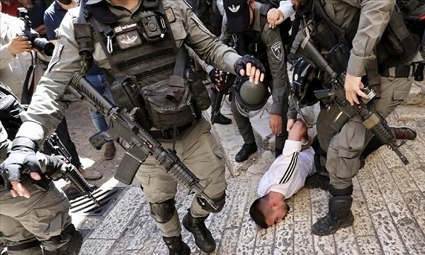 بازداشت وحشیانه ۱۵ فلسطینی توسط نظامیان رژیم صهیونیستی