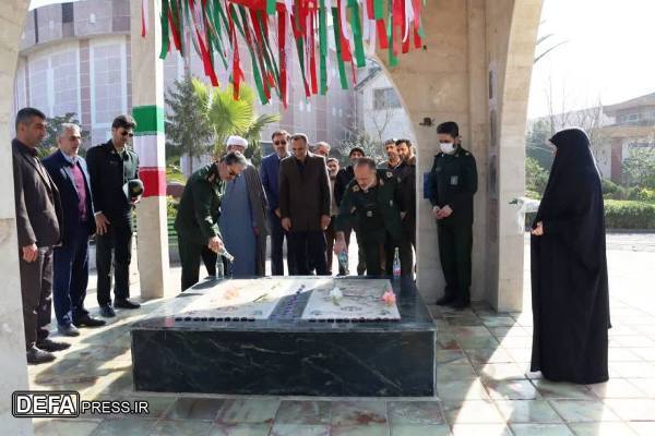 مدیرکل حفظ آثار دفاع مقدس مازندران به یادمان شهدای گمنام نور ادای احترام کرد+ تصاویر