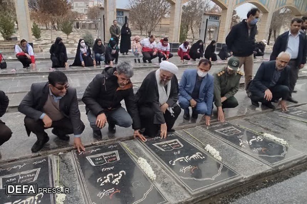 ادای احترام مسئولان ملایر به شهدا به مناسبت روز شهید+تصاویر