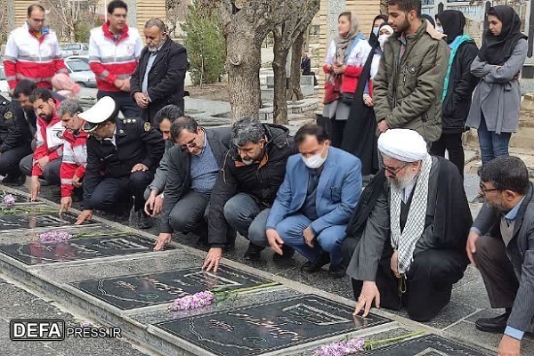 ادای احترام مسئولان ملایر به شهدا به مناسبت روز شهید+تصاویر