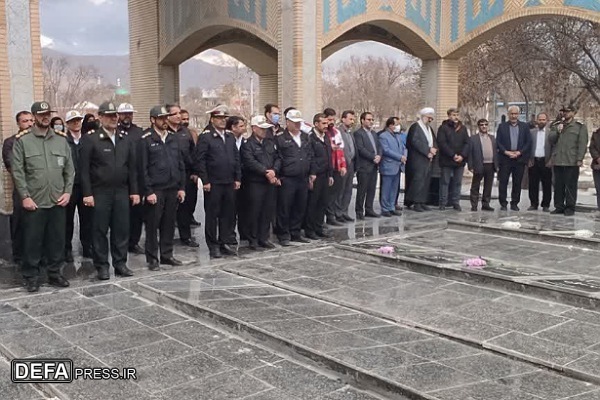 ادای احترام مسئولان ملایر به شهدا به مناسبت روز شهید+تصاویر