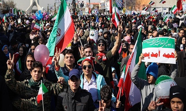تسلیم استکبار در برابر ملت ایران؛ از جنگ نظامی تا اقتصادی