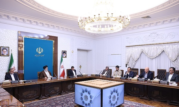 ارائه گزارش بانک مرکزی از کاهش نرخ دلار و تأکید بر جلوگیری از نوسان قیمت‌ها