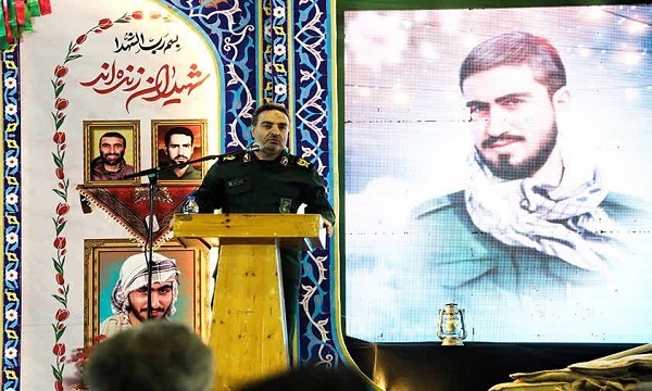 دشمنان در صدد ایجاد فاصله بین مردم و ولایت هستند