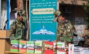 کاروان کتاب «یاد یار مهربان» ارتش به کرمان رسید