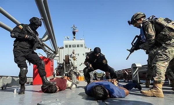 اجرای عملیات آزاد‌سازی کشتی ربوده شده توسط دزدان دریایی