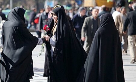 طلاب و فضلا به صورت ویژه حکم دینی حجاب را تبیین کنند