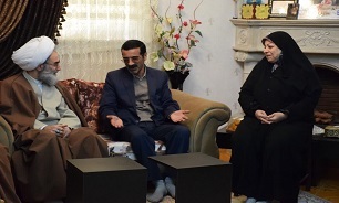 مسئولان و جوانان پای حرف‌های جانبازان و ایثارگران بنشینند