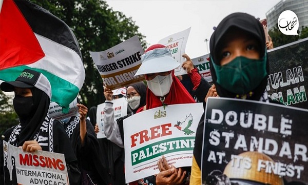 تظاهرات ضدصهیونیستی مقابل سفارت آمریکا در جاکارتا
