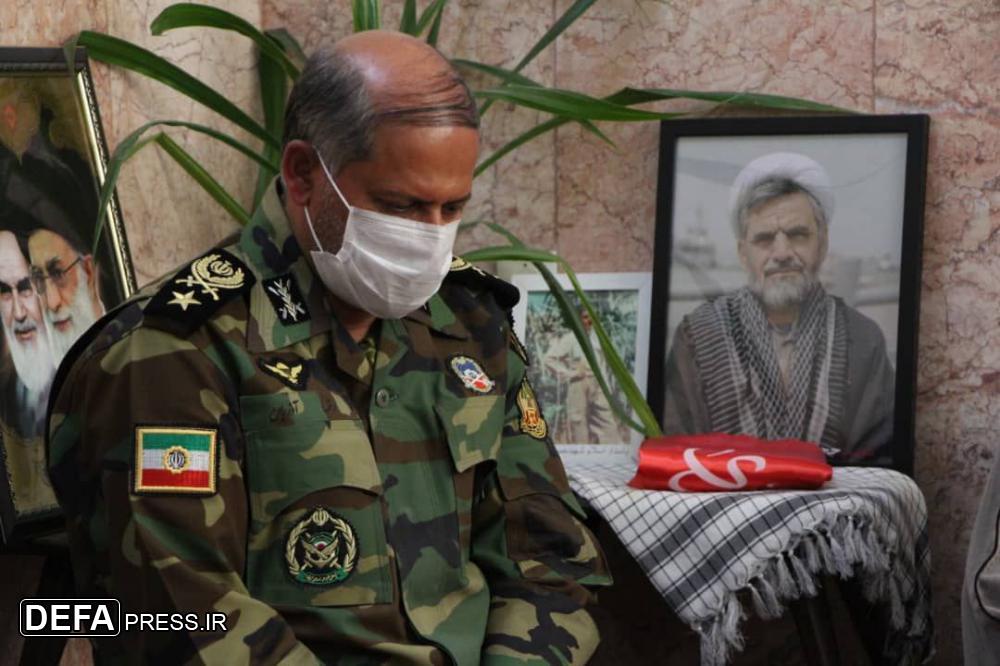 دیدار فرمانده ارشد ارتش در شمال شرق با خانواده شهید حجت‌الاسلام «محمد اصلانی»+ تصاویر